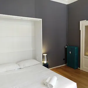 Gray Design In Casa Epoca Isola Garibaldi Appartamento